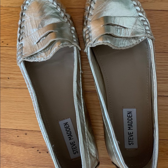 LIKE NEW Gold soft leather SteveMadden flats sz7.5 - Picture 2 of 7